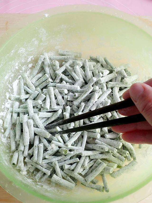 拌入面粉！