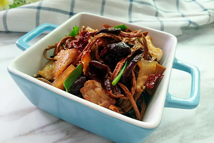 茶树菇炒肉