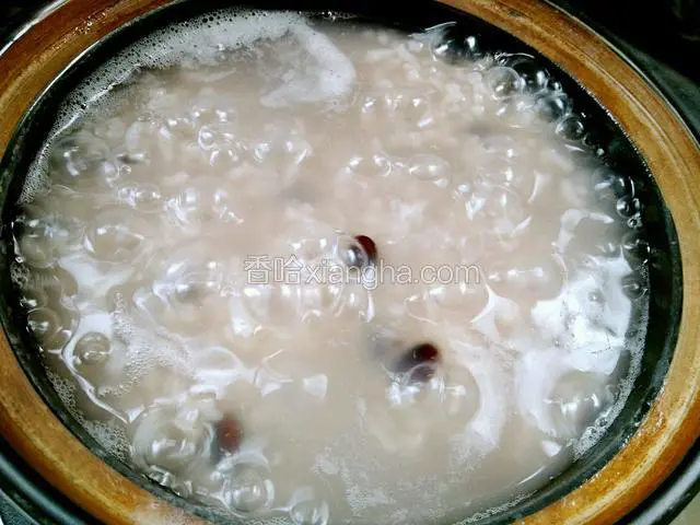 粥煮至汤汁粘稠
