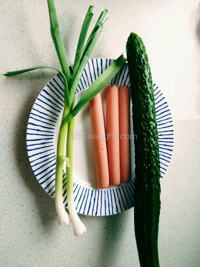 食材洗干净备用