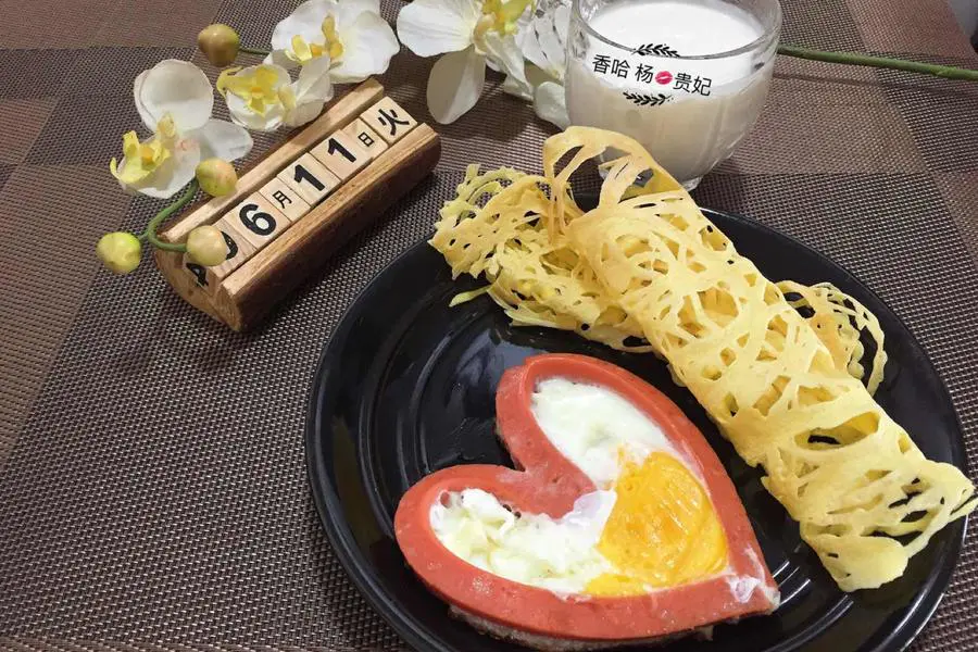 鸟巢鸡蛋饼 火腿煎蛋
