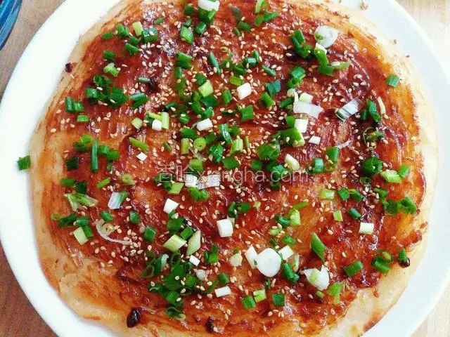 撒上香葱和芝麻