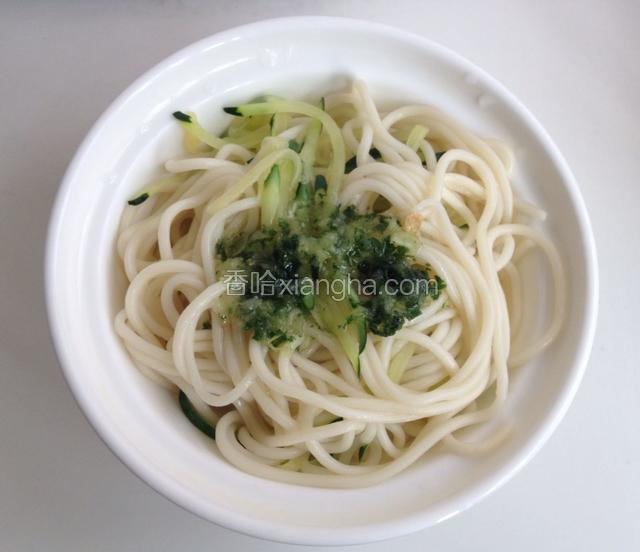 浇上十香菜蒜汁