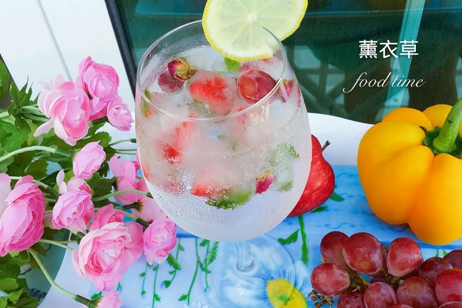 花朵水果冰雪碧特饮