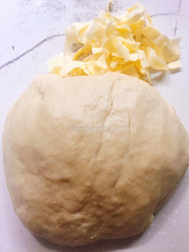 加黄油继续揉
