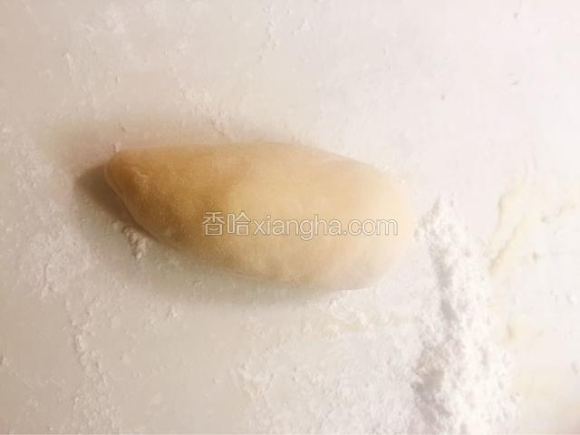 再切出需要的面团大小，做造型