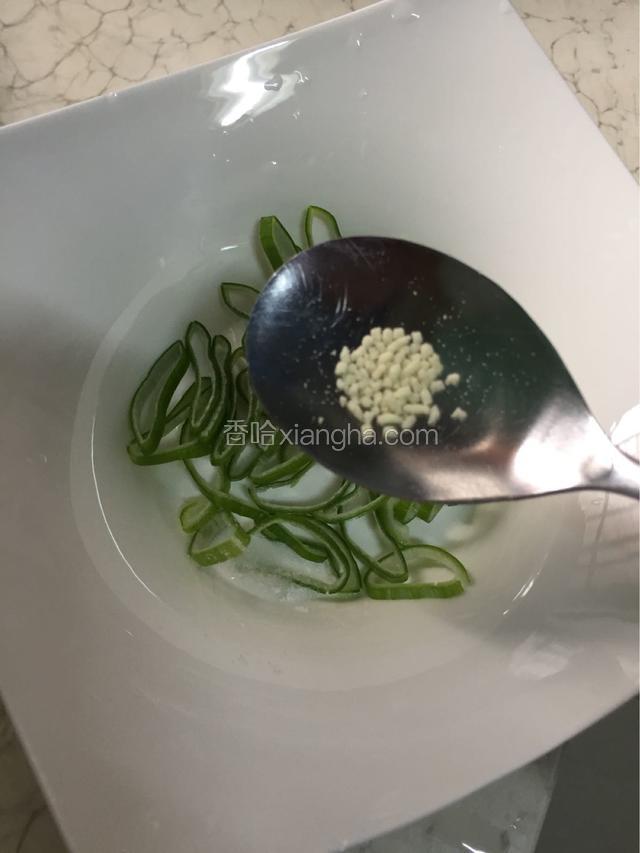 鸡精适量