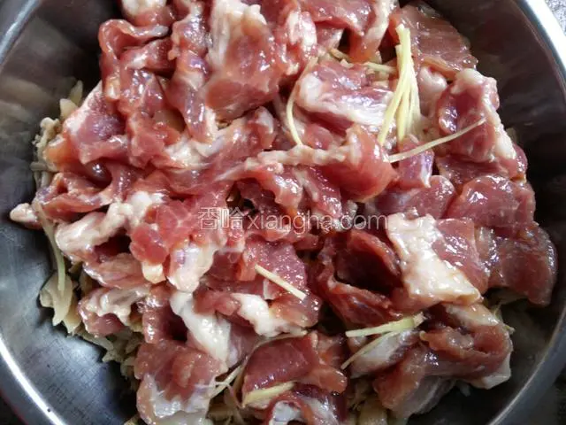 再铺上瘦肉