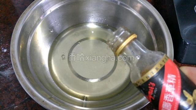 再加入香草香精三滴