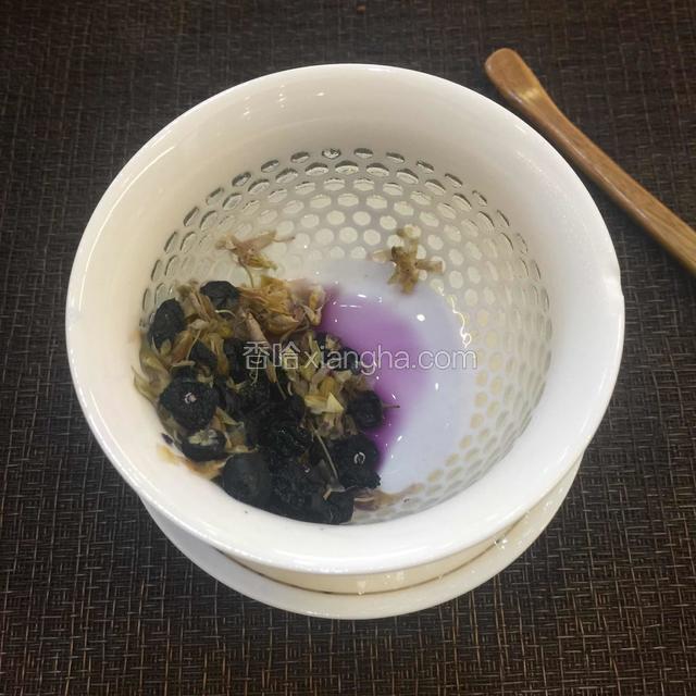 第一遍水倒掉，这是洗茶