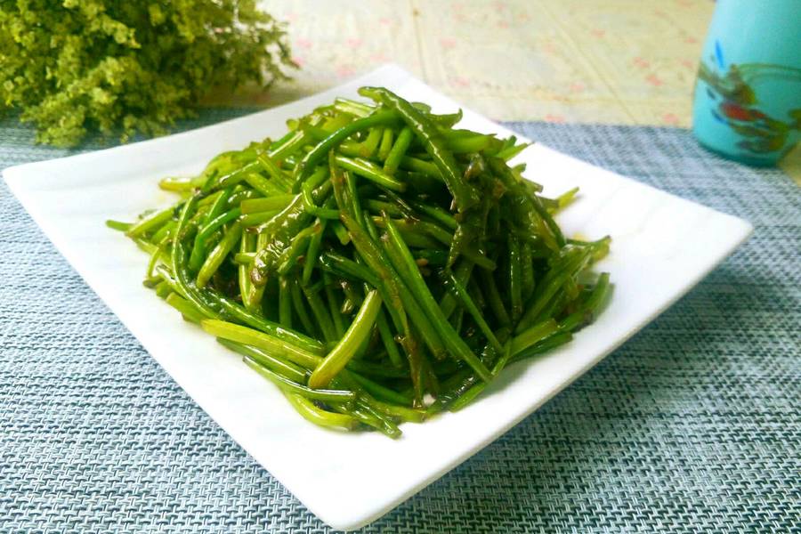 青椒炒红薯杆