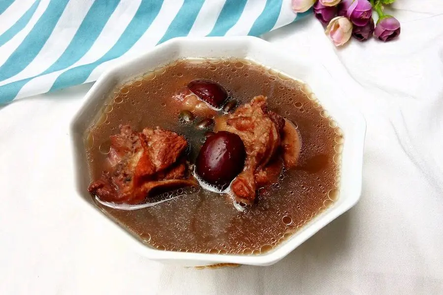 红枣黑豆大骨汤