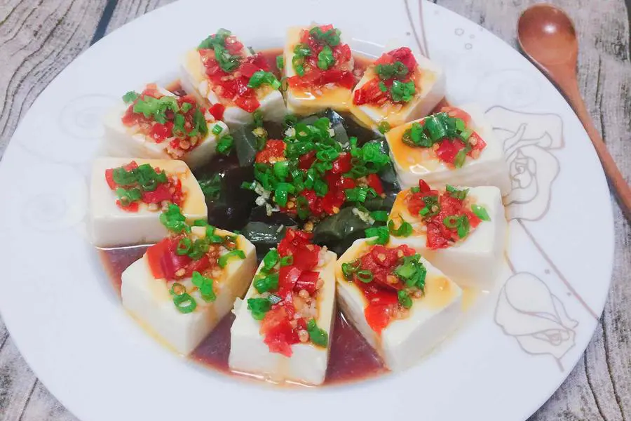 剁椒皮蛋拌豆腐