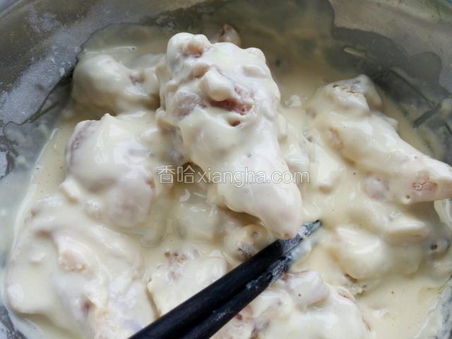 再均匀的裹一层面糊