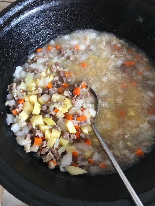 牛肉块好了的时候放土豆，这样土豆不会太烂，太软