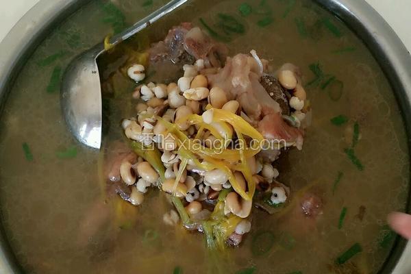 黄花菜黄豆薏米筒骨汤