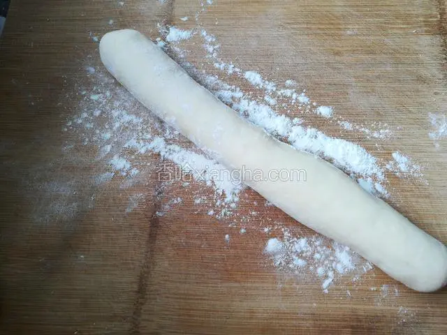 搓成长条。