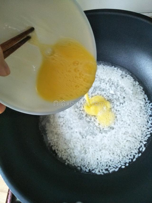 倒入鸡蛋液继续煮