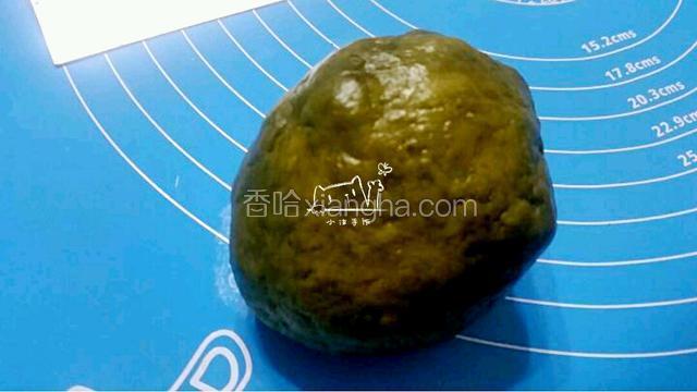 然后揉成绿色面团（有点费劲）