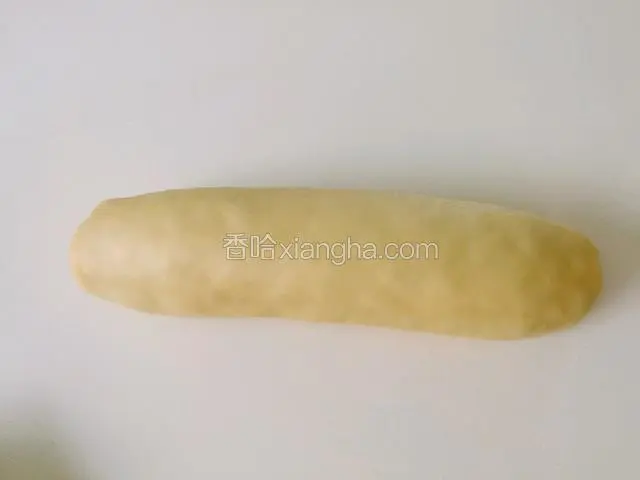 卷好后，底部粘紧。