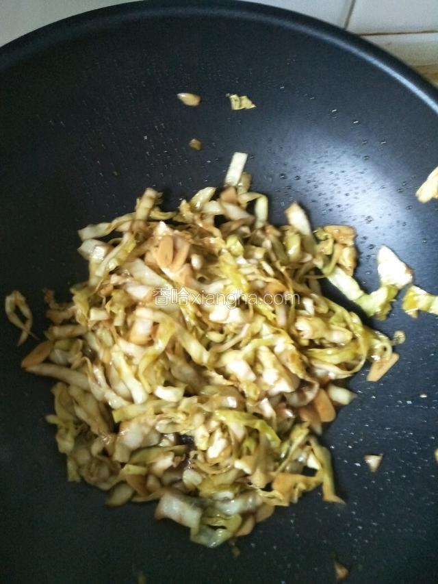 最后加盐翻炒均匀即可