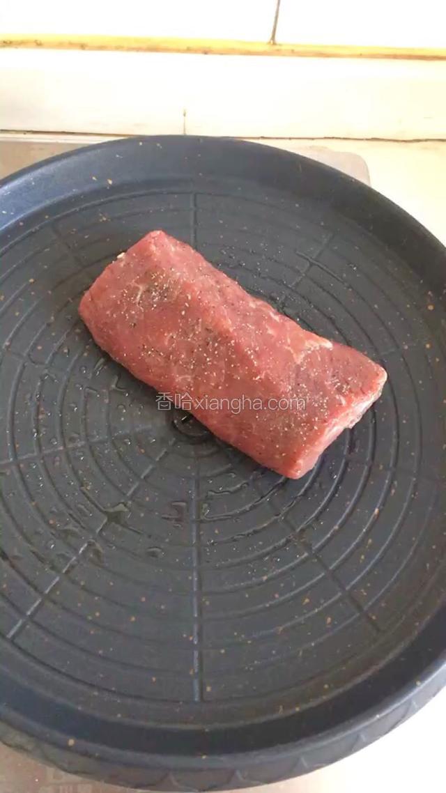 煎牛排，少量橄榄油，大火，最好有点冒烟