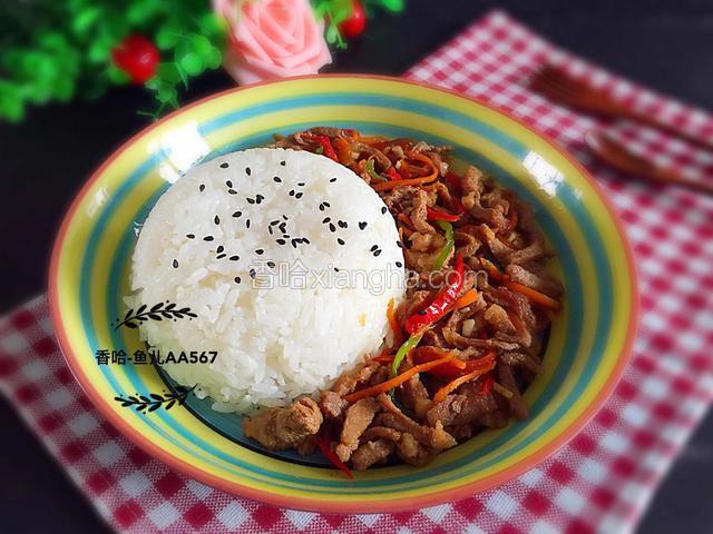 彩椒胡萝卜肉丝盖饭