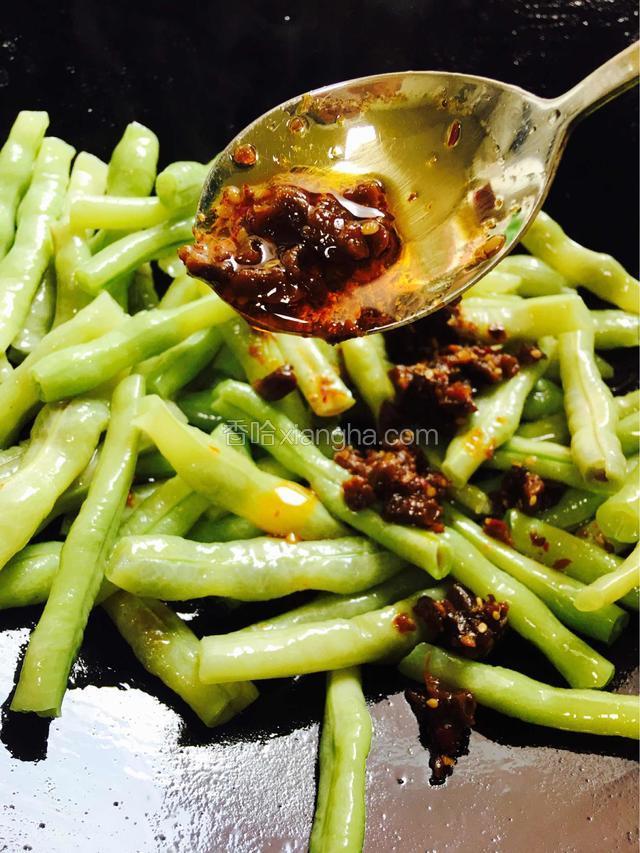 淋上香菇酱里的香油（非常美味）