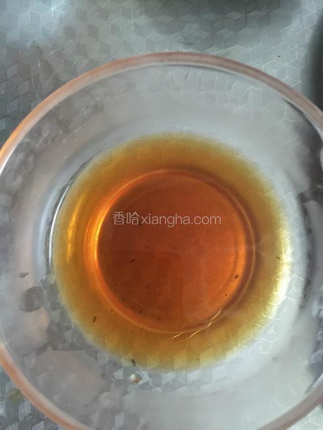 泡好的茶水过滤掉茶叶