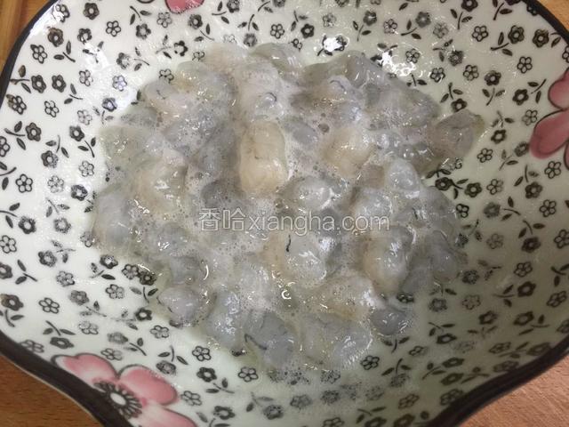 顺时针方向搅拌至上劲入味。