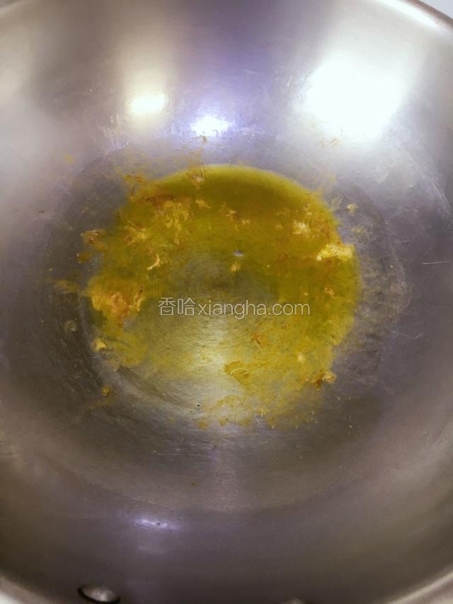 用煸虾的油再稍微加一点油