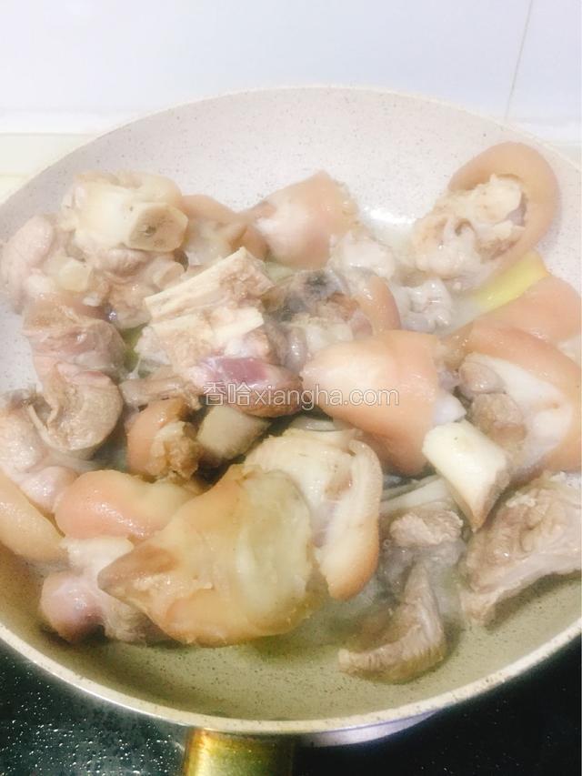 倒猪蹄翻炒