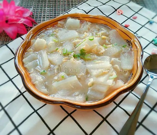 一碗香喷喷的冬瓜虾皮汤就做好了！我是孜孜不倦，来香哈一起交流吧！
