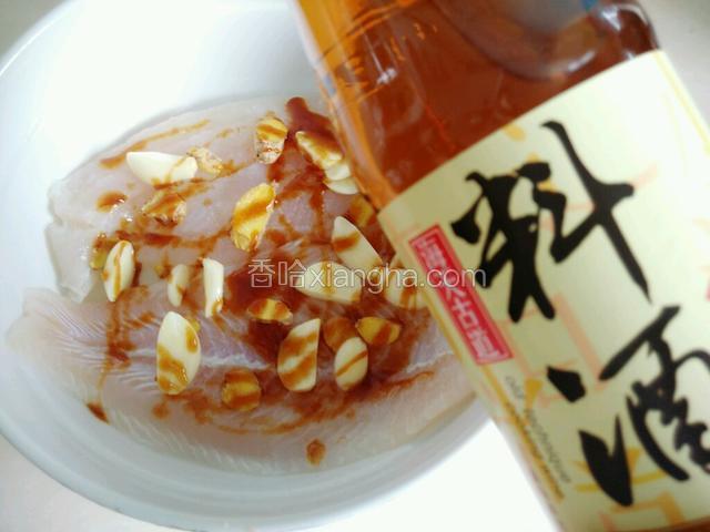 加入15克蚝油、10克料酒