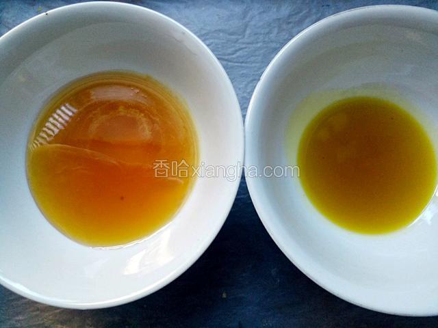 准备蜂蜜两小勺，食用油适量