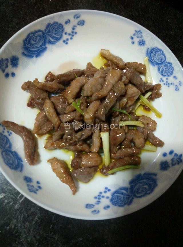 把盛出来的肉丝倒进去和土豆丝一起炒均匀