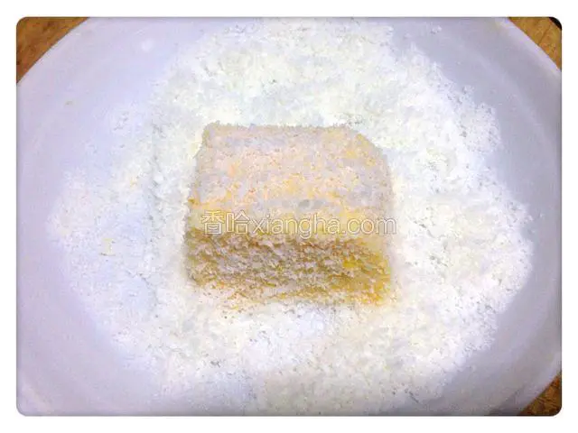依次在椰蓉里滚一下