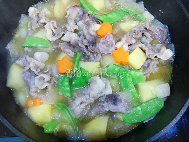 下入宽粉（有魔芋最好）、豆角和白糖烧开3分钟即可。