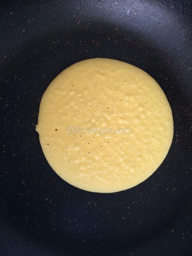 小火加热至表面有小孔翻边