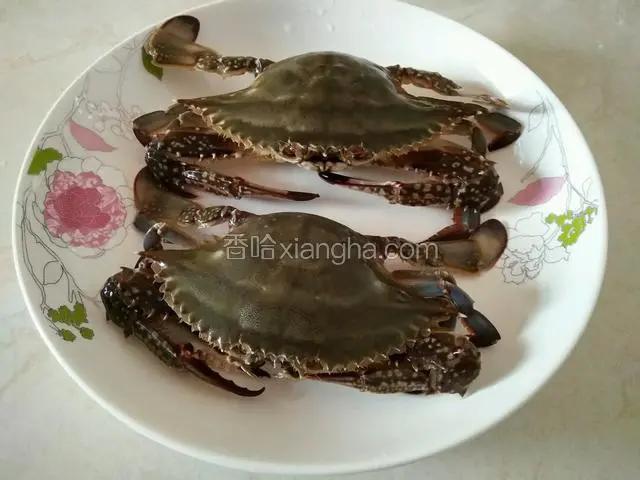 梭子蟹两只