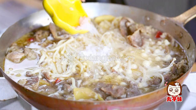 煮熟之后再加入盐、糖调味