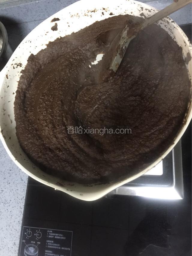 豆沙慢慢的搅拌不动了，