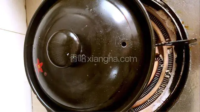 盖上盖子继续煮3分钟，再焖10分钟