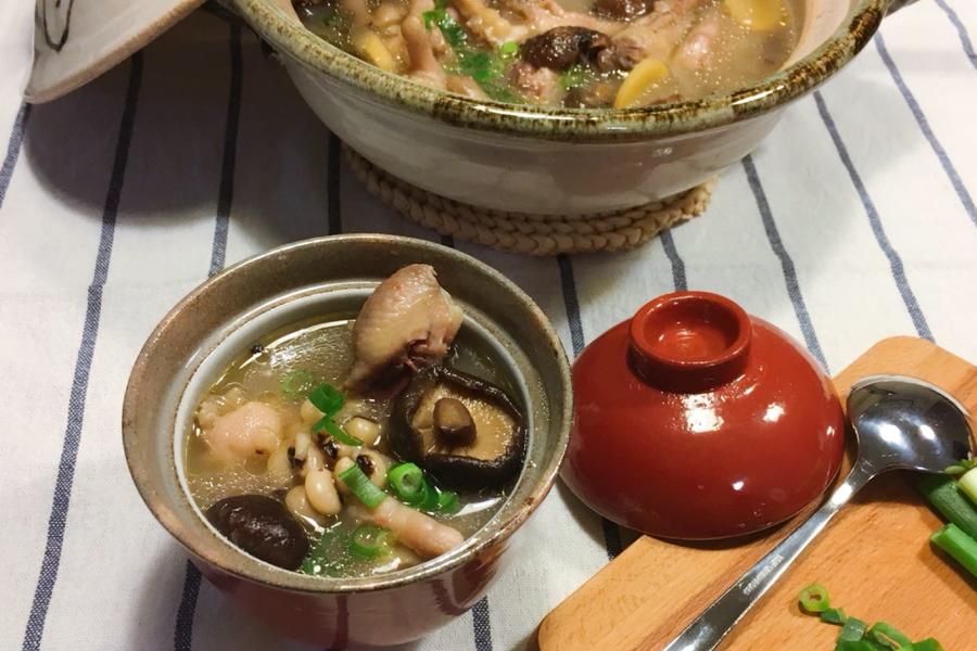 眉豆香菇煲鸡脚汤