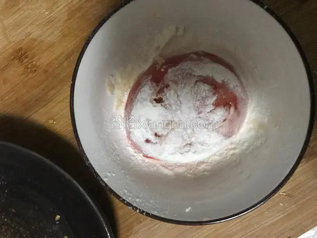 两面裹少量面粉