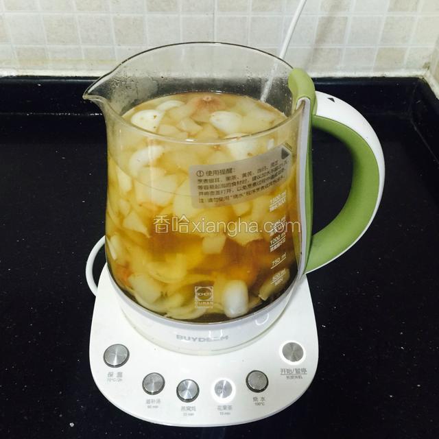 煲煮完毕，就可以装碗食用了。
这一壶大约是6碗的量。