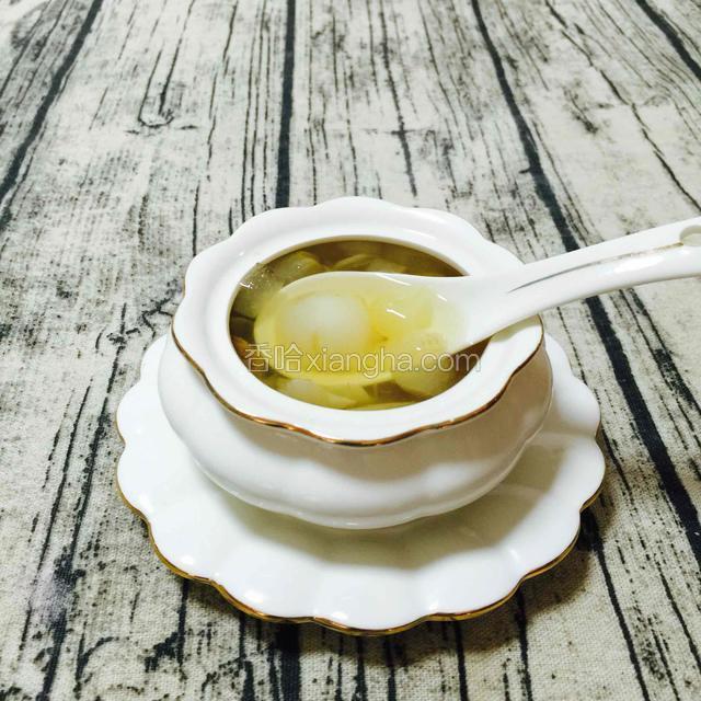 好清润的糖水，
转季降温天气，来上一盅滋润下。
友友们赶紧动手煲起吧……