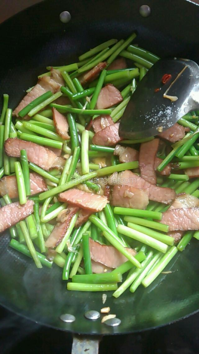 下少量盐，鸡粉