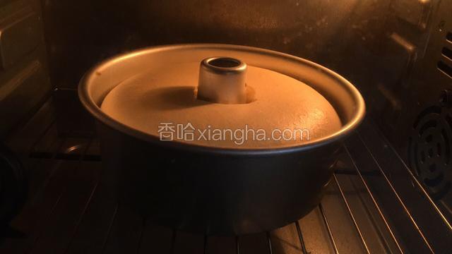 烤箱温度150度时间40分钟烤制。