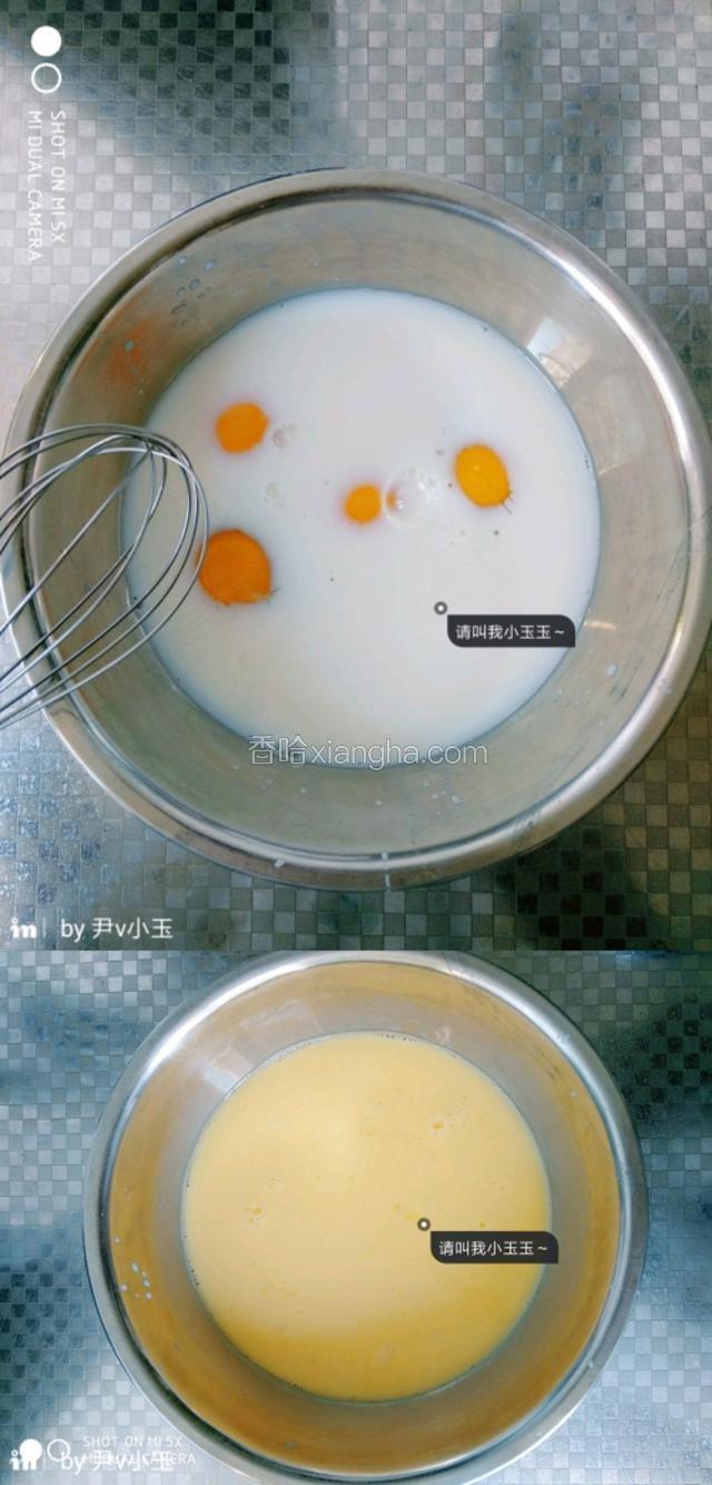 容器里放入牛奶鸡蛋，搅拌均匀